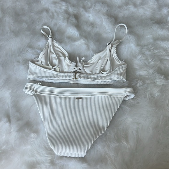 Hollister bikini size xs. White. Great condition!! - Picture 2 of 4